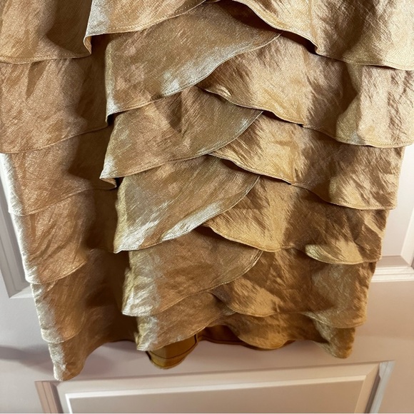 London Times Gold Metallic Tiered Ruffle Cocktail Dress Women’s Size 10 - Picture 3 of 11